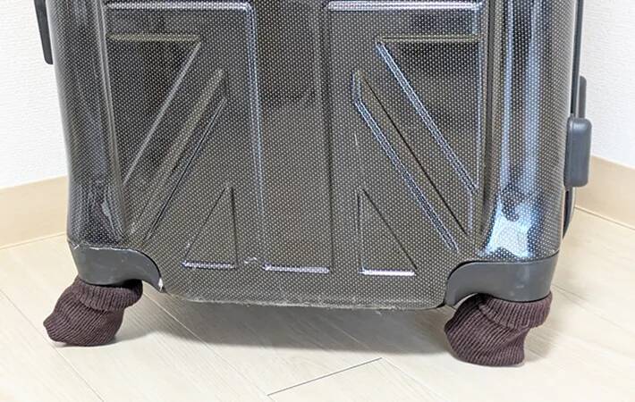 『DAISOの輪』の投稿を実践！　ダイソー『チェアソックス』で小物収納が“超ラク”になった