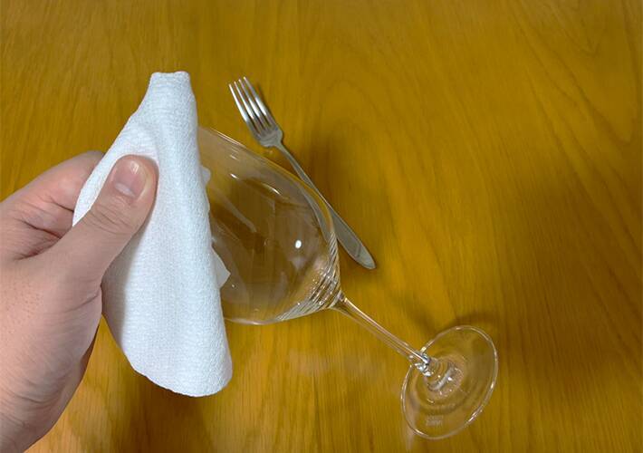 普通のふきんに見えるでしょ？　拭くだけで食器が見違える『100均有能ふきん』が超優秀