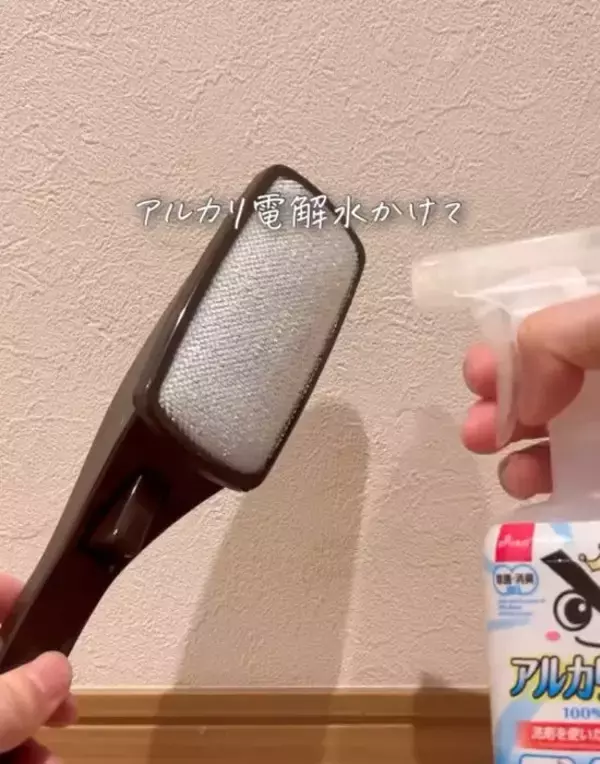 「玄関の黒ずみが…　意外なアイテムで一掃できた「これは買い！」「一家に一本」」の画像