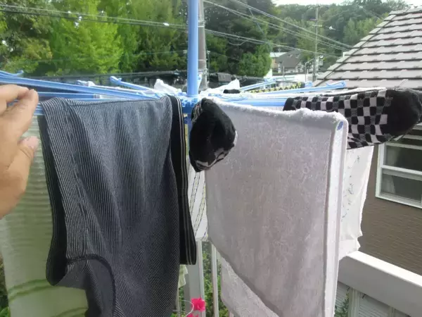 雨に濡れた洗濯物　そのまま干す？洗濯する？　きぎゅが教える正解はがコチラ【洗濯の知識4選】