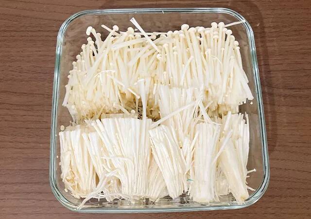 エノキ2袋を使って？　味つけは『お茶づけ海苔』だけの“ズボラ飯”レシピ