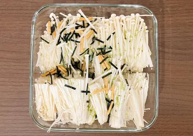 エノキ2袋を使って？　味つけは『お茶づけ海苔』だけの“ズボラ飯”レシピ