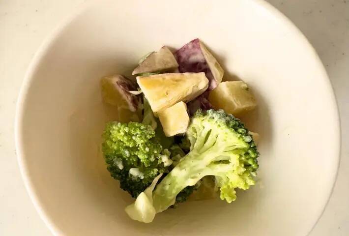 『大さじ2杯』入れてみて！　さつまいもサラダの味つけに「おやつみたい」【10分レシピ】