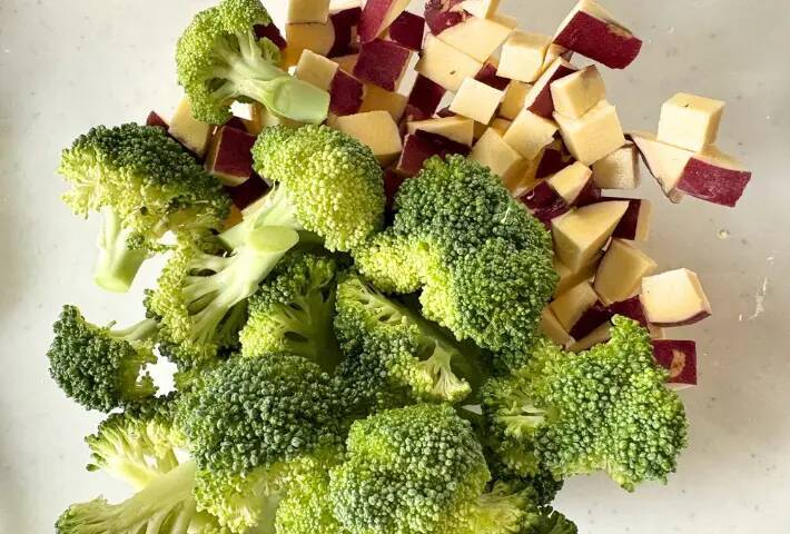 『大さじ2杯』入れてみて！　さつまいもサラダの味つけに「おやつみたい」【10分レシピ】