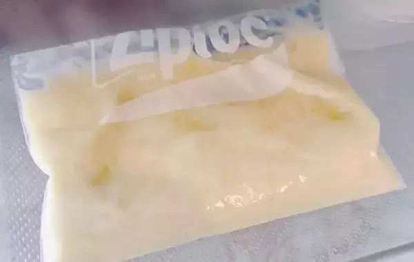 「お盆で余った『果物』を消費！　ジッパー袋に入れて揉むだけで「ぜいたくオヤツの完成」」の画像