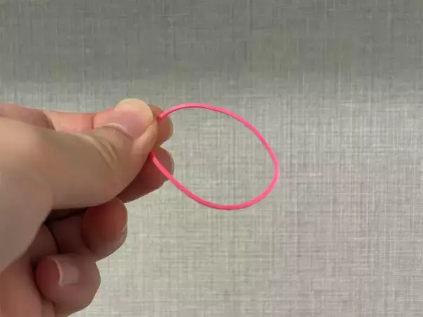 物干し竿に輪ゴムを『1本』巻くと？　洗濯物を干す時の『プチストレス』を解消してくれた！