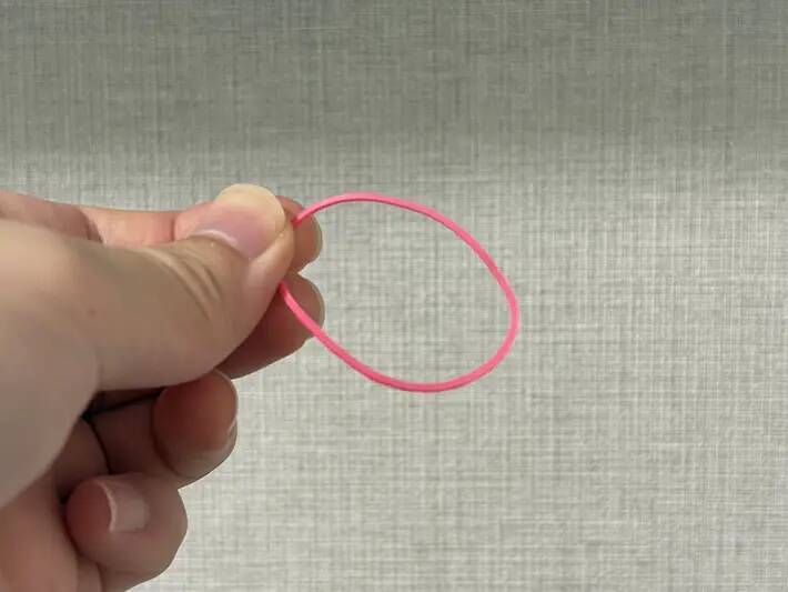 物干し竿に輪ゴムを『1本』巻くと？　洗濯物を干す時の『プチストレス』を解消してくれた！