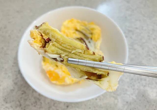 【簡単レシピ】斜め薄切りのサツマイモを並べて？　完成した一品にたまらん…！