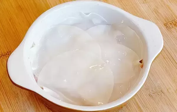 「包まずに時短！　小籠包の作り方が…？「手間がかからない」「肉汁たっぷり」」の画像