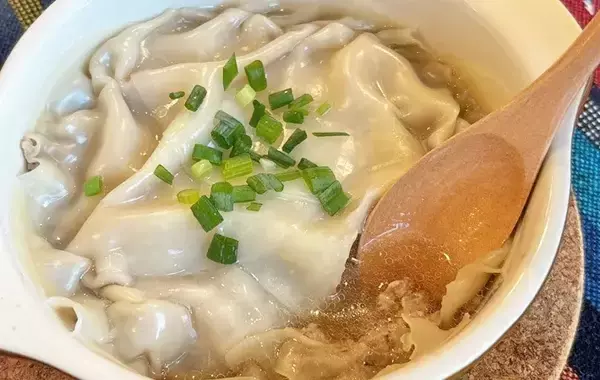 「包まずに時短！　小籠包の作り方が…？「手間がかからない」「肉汁たっぷり」」の画像