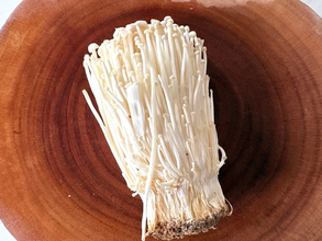 エノキをアルミホイルで包んで8分　トースターで作る一皿に「1袋食べちゃう」