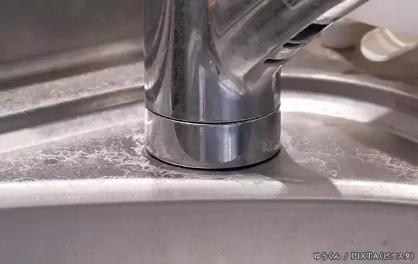 「アース製薬に聞いた！　蛇口や鏡についた「ガンコな水垢」の対策方法は？」の画像