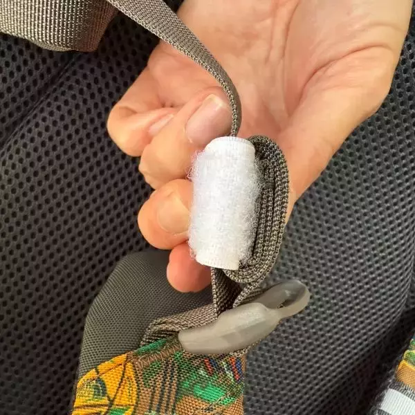 「面ファスナーがめっちゃ優秀！　驚きの活用方法に「こんな使い方あったとは」」の画像