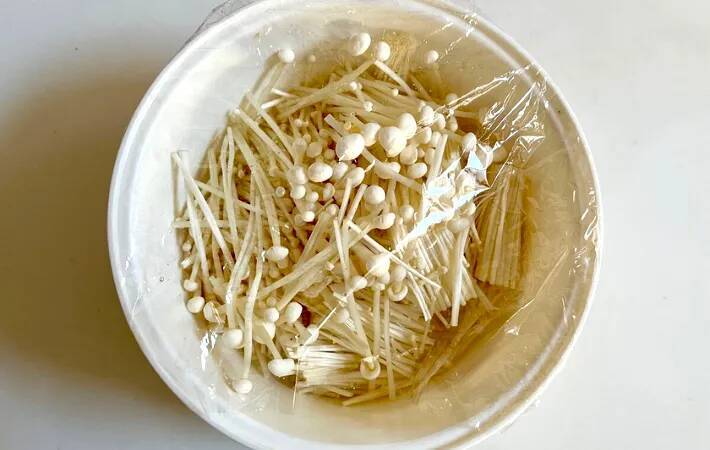 家にある材料でOK！　レンチン3分で完成「エノキの副菜」に家族が喜んだ