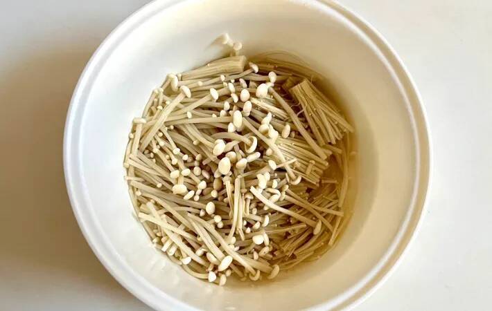 家にある材料でOK！　レンチン3分で完成「エノキの副菜」に家族が喜んだ