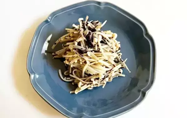 「家にある材料でOK！　レンチン3分で完成「エノキの副菜」に家族が喜んだ」の画像