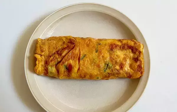 「「パンチがあっておいしい」と夫が絶賛！　玉子焼きに「小さじ2杯」加えたのは？」の画像