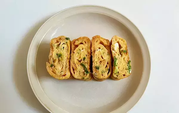 「「パンチがあっておいしい」と夫が絶賛！　玉子焼きに「小さじ2杯」加えたのは？」の画像