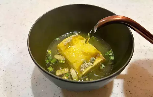 「玉子焼きの形がくずれたら…『1袋』をかけてお湯をそそぐと？「ふわふわでおいしい」」の画像