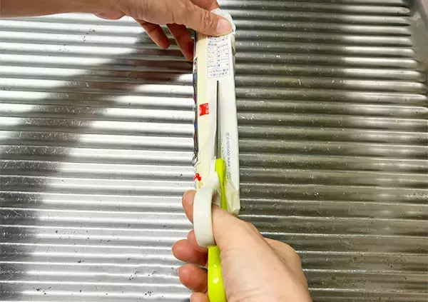 「そうめんの袋、先端を切らないで！　残りの保存がラクになる簡単な裏ワザとは」の画像