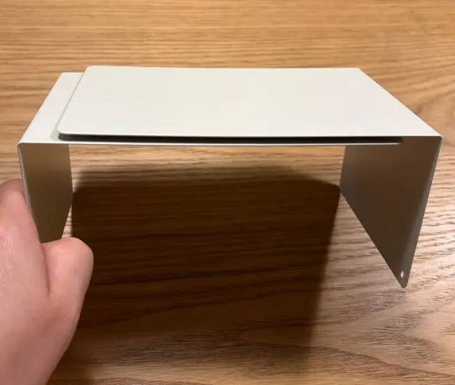 食器棚のデッドスペースが消えた　ブックエンド2枚で作る『コの字ラック』がすごい
