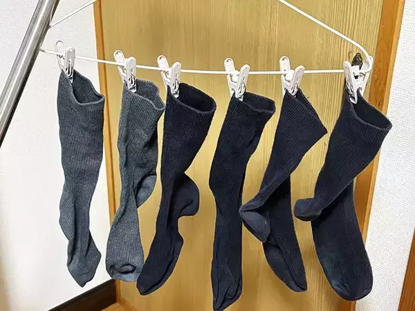 「ダイソーの結束バンドでハンガーが劇的進化！洗濯の“スペース不足”を一瞬で解消する方法」の画像