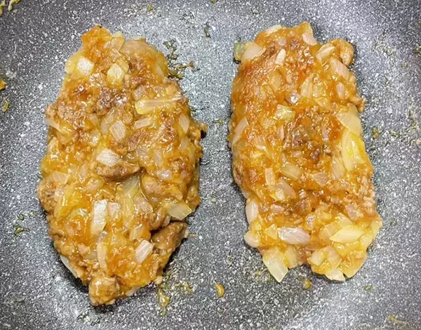 「味つけいらずで簡単！　ミートボールにタマネギを足したら『失敗知らず』の定番おかずができた」の画像