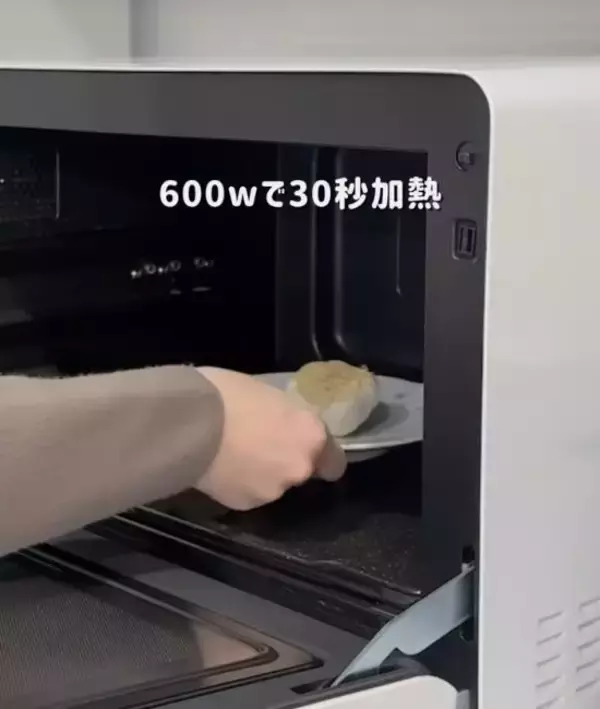 「『レンジで30秒』　ニンニクをまるごとレンチンすると…？　「すごい」「これは試したい」」の画像