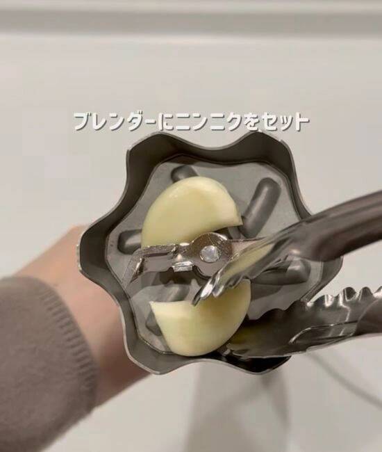 『レンジで30秒』　ニンニクをまるごとレンチンすると…？　「すごい」「これは試したい」