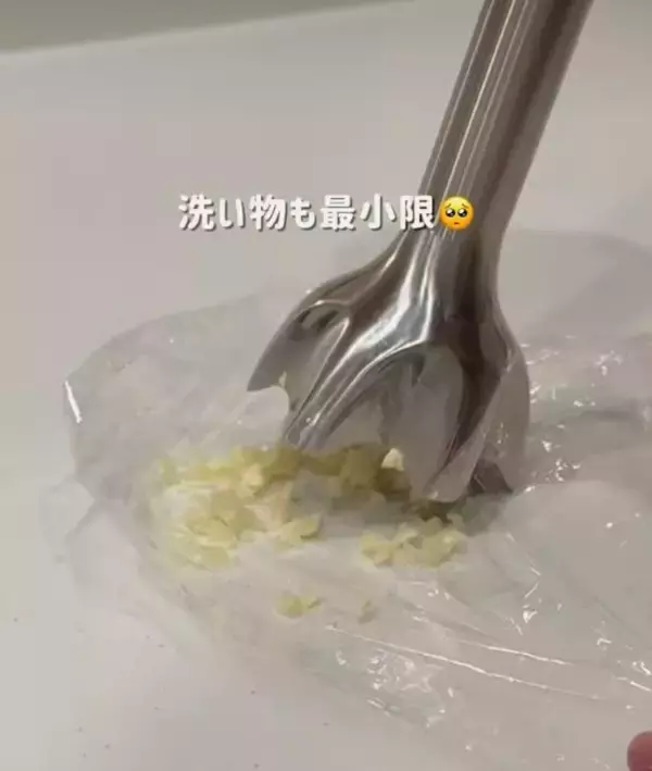 「『レンジで30秒』　ニンニクをまるごとレンチンすると…？　「すごい」「これは試したい」」の画像