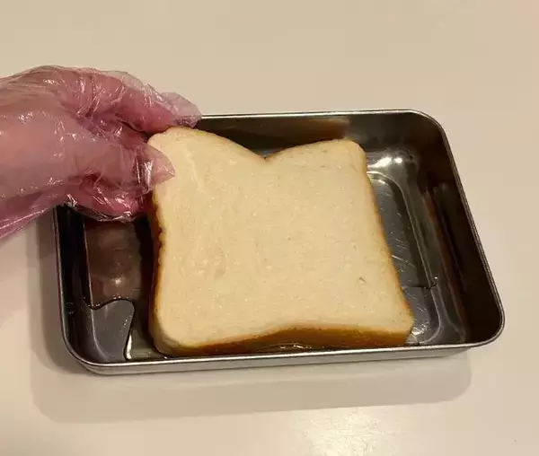 「食パンはそのまま焼かないで！　『麦茶』に浸した結果に「目からウロコ」」の画像