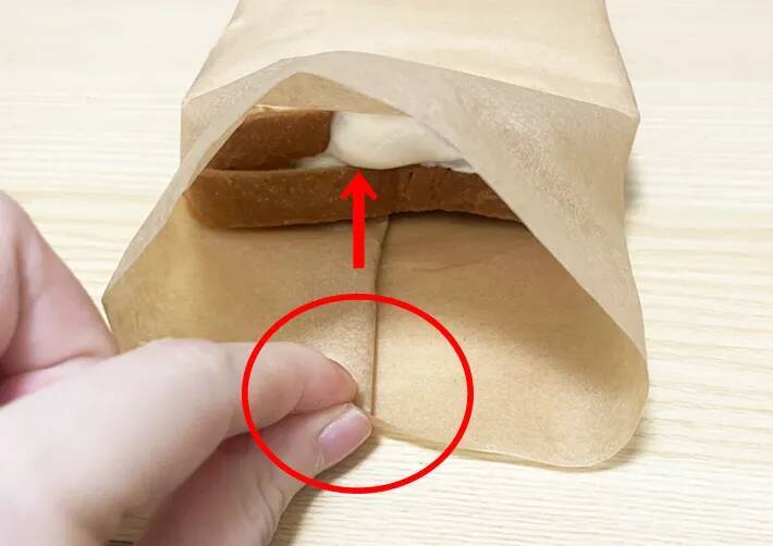 お弁当のサンドイッチ、こう包んで　テープ不要、5分未満でできる『崩れない』ラッピングアイディア