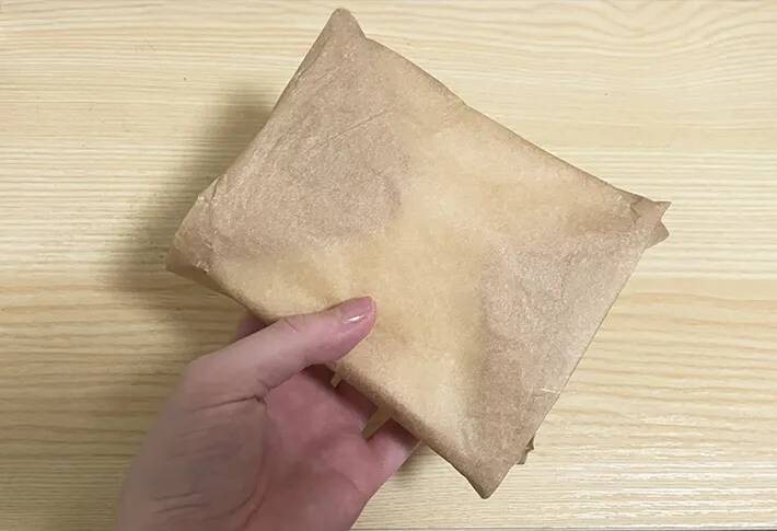 お弁当のサンドイッチ、こう包んで　テープ不要、5分未満でできる『崩れない』ラッピングアイディア