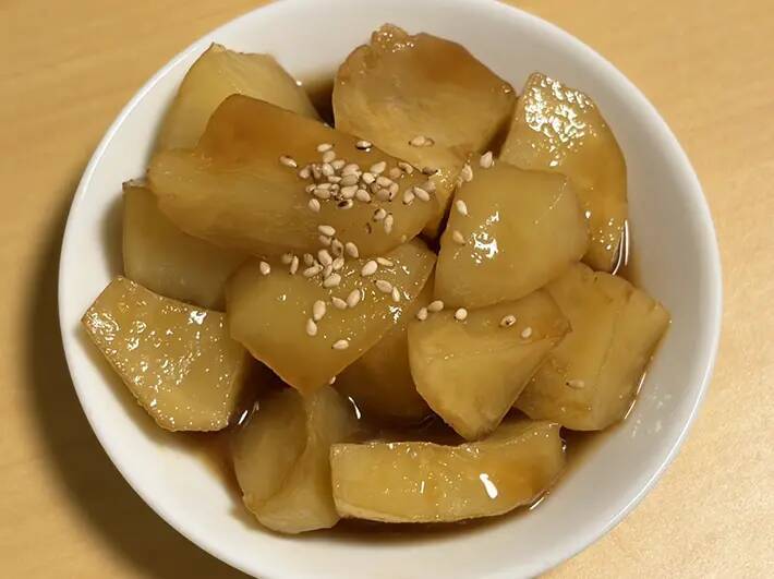 ジャガイモと『カンロ飴』をレンチン！　混ぜたら甘じょっぱい絶品料理に