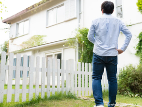 隣家から伸びてきた枝、もう我慢しなくていい? 弁護士が教える合法的に切るための3ステップ