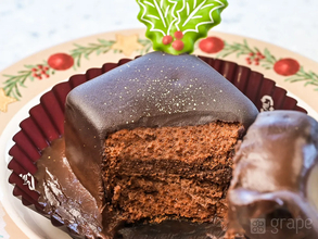 【クリスマス限定】お皿に描かれているのは『ミッキー』ではなく？　チョコケーキ＆スーベニアに惚れた！