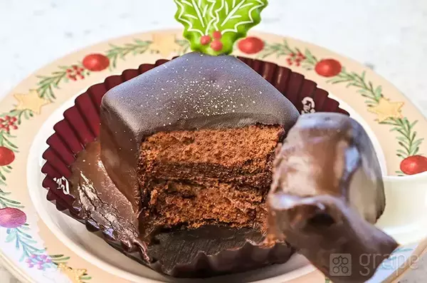 「【クリスマス限定】お皿に描かれているのは『ミッキー』ではなく？　チョコケーキ＆スーベニアに惚れた！」の画像