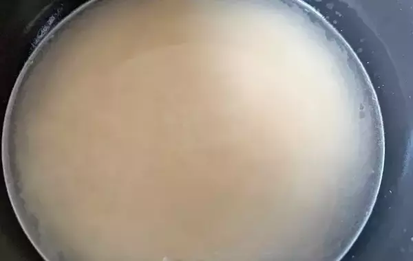 「角切りにしたサツマイモを…　炊飯器で完成する一品に「子供もモリモリ食べた！」」の画像