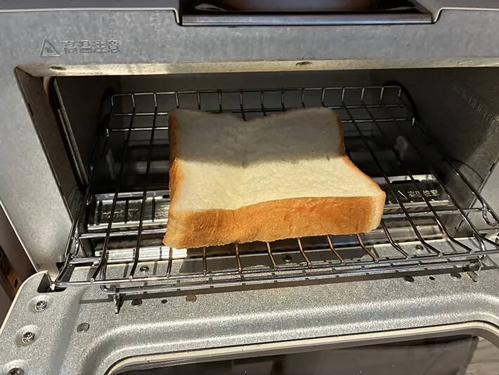食パンが水だけでおいしくなる　焼く前の『1秒の工夫』がこちら