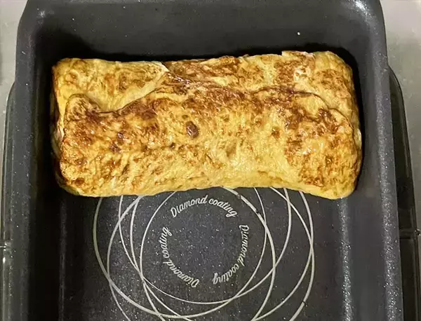「玉子焼きに丸ごと1本入れてみて！　夏野菜のレシピに「断面がかわいい」「食べ応え抜群」」の画像