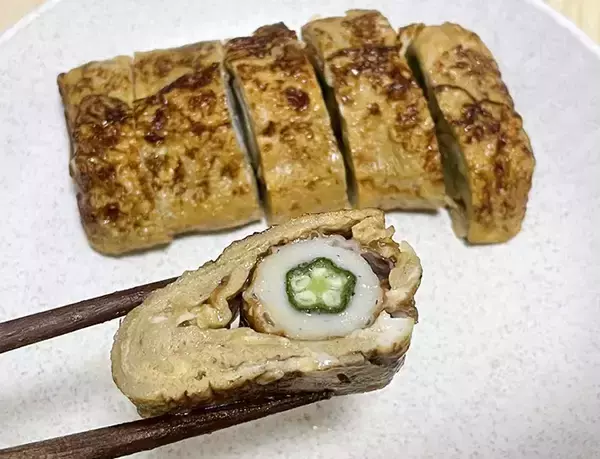 「玉子焼きに丸ごと1本入れてみて！　夏野菜のレシピに「断面がかわいい」「食べ応え抜群」」の画像