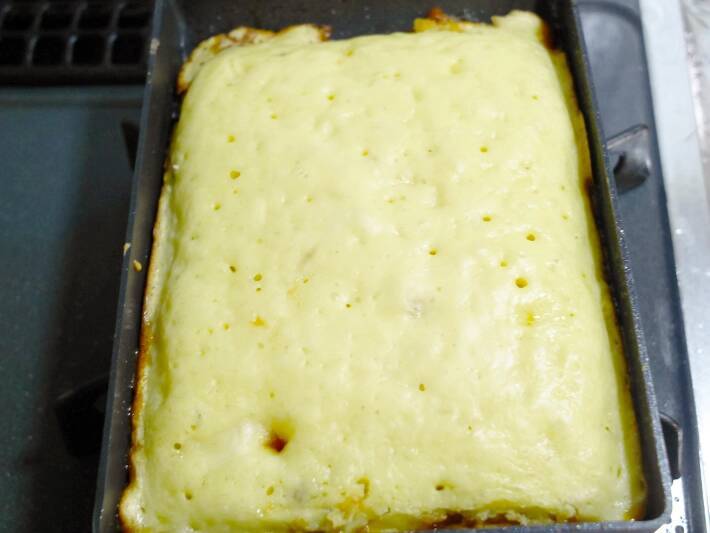 ホットケーキミックスを『玉子焼き器』で焼いたら…　オーブン不要で“しっとりケーキ”完成！