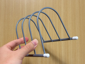 110円の『キッチンスタンド』　じゃない使い方に「収納に役立つ」「安定感抜群」