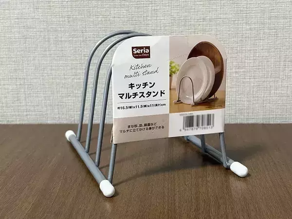 「110円の『キッチンスタンド』　じゃない使い方に「収納に役立つ」「安定感抜群」」の画像