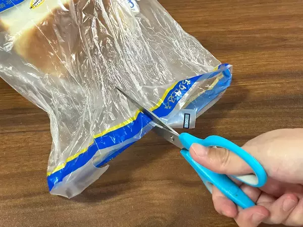 パンの留め具は使いません！　切れ込みを入れるだけの閉じ方が「意外と優秀」