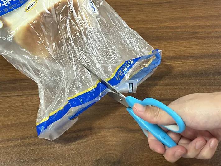 パンの留め具は使いません！　切れ込みを入れるだけの閉じ方が「意外と優秀」