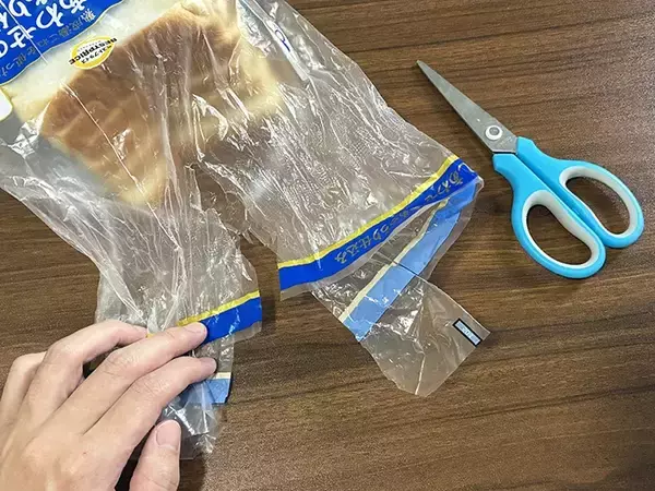 「パンの留め具は使いません！　切れ込みを入れるだけの閉じ方が「意外と優秀」」の画像