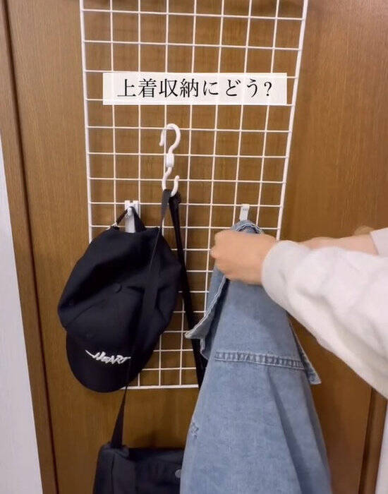 ワイヤーネットを曲げて棚に　１００均収納に「発想がすごい」「家でも試す」