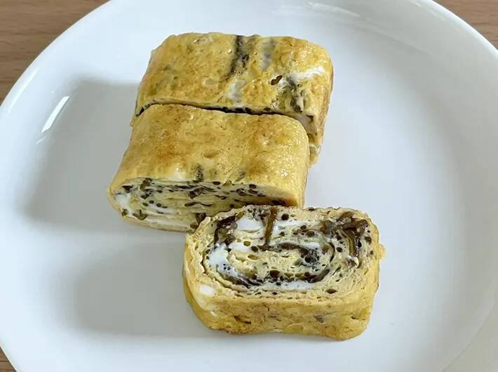 卵液にスプーン2杯、混ぜたのは？　意外な食材にビックリ！【玉子焼きレシピ】