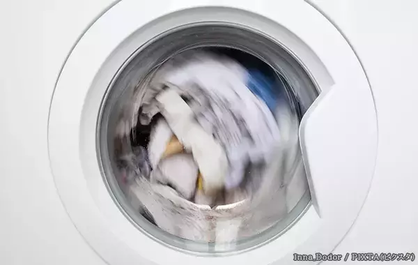 「防水シーツを洗濯機で洗う前に！　知らないと危険な『脱水時の落とし穴』」の画像